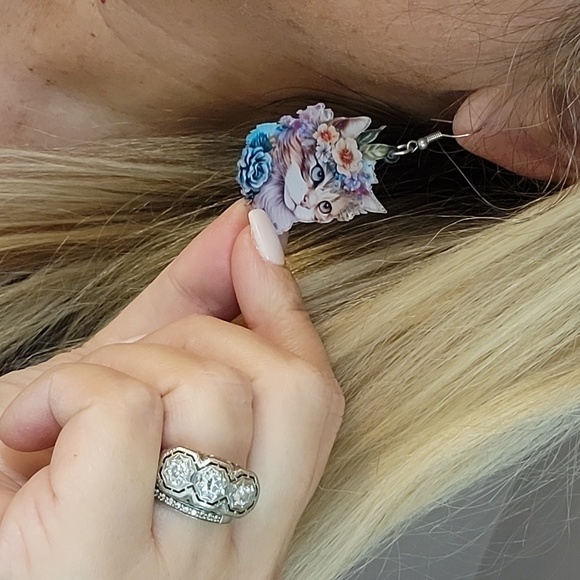 🔥LAST PAIR🔥 BOHEMIAN KITTY DROP EARRINGS - Picture 3 of 7